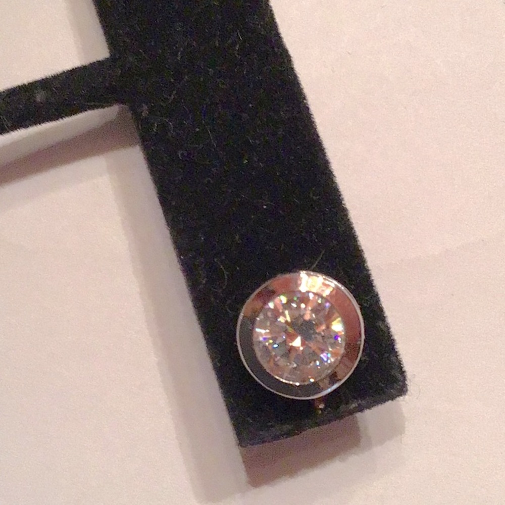 New Crislu Bevel Set pierced earrings. Sterling Silver, 3 CT round CZ stones - Picture 4 of 6